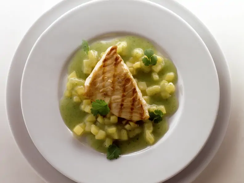 Steinbuttfilet auf Kartoffel-Koriander-Vinaigrette