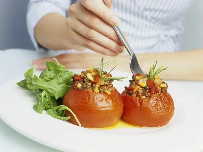 Tomaten mit Hackfleischfüllung