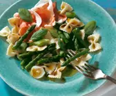 Spargel-Nudel-Salat mit Schinken