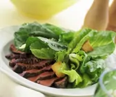 Steakstreifen mit Blattsalat