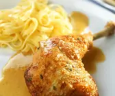 Hähnchenkeulen mit Weißweinsauce
