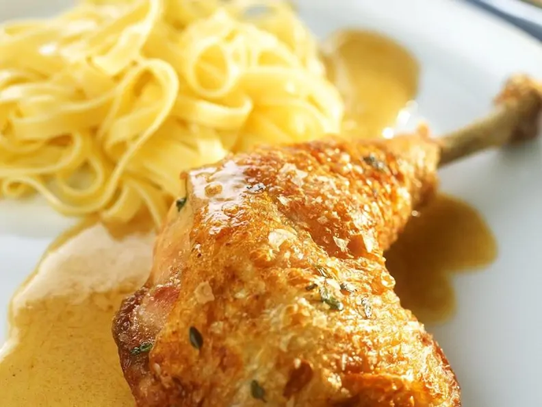 Hähnchenkeulen mit Weißweinsauce