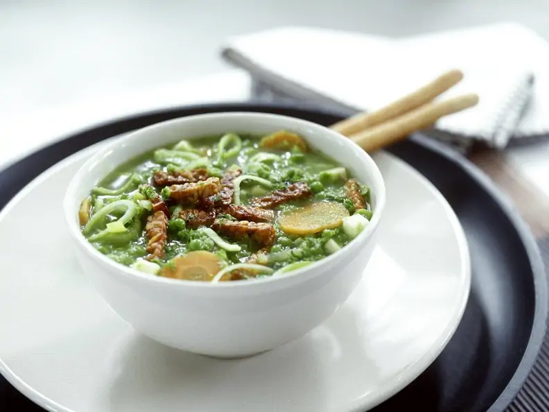 Gemüsesuppe mit Tempeh