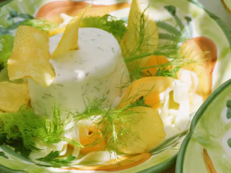 Sauerrahmgelee mit Gemüsesalat