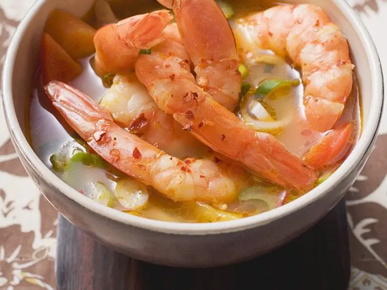 Thai-Suppe mit Garnelen