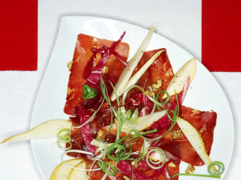 Bündner-Fleisch-Carpaccio mit Birne und Walnüssen