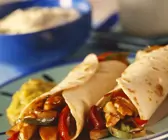 Tortillas mit Hähnchen-Paprikafüllung