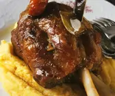 Kalbshaxe mit Polenta