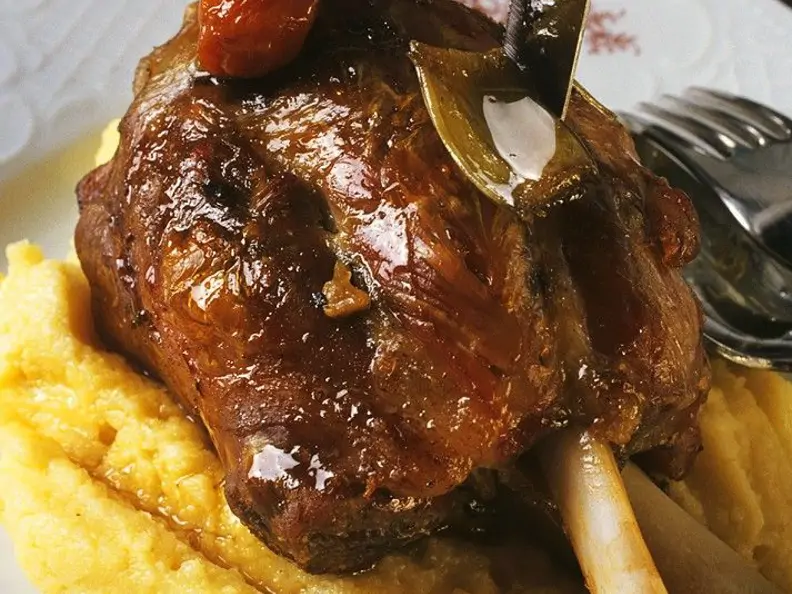 Kalbshaxe mit Polenta