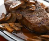Steak mit Champignonsauce