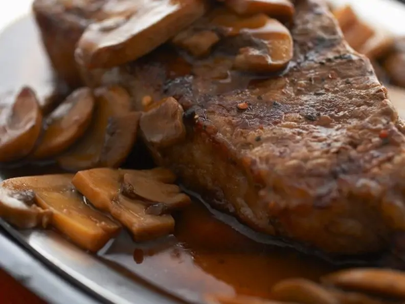 Steak mit Champignonsauce