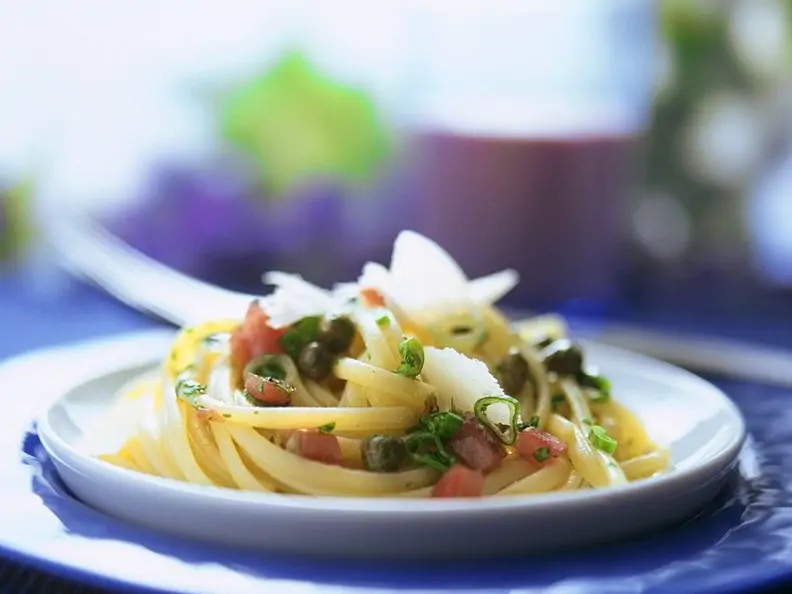 Linguine mit Tomaten-Kapner-Vinaigrette