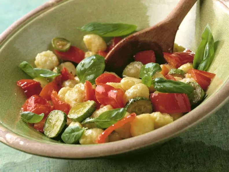 Gnocchi-Salat mit Gemüse (Insalata gnocchi con verdura)