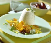 Orangen-Pistazien-Creme mit marinierten Datteln