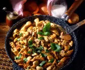Putenpfanne mit Champignons und Basilikum