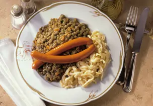 Linsen mit Würstchen und Spätzle