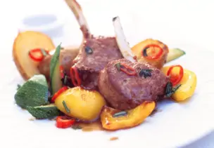 Lammkoteletts zu Chili-Kartoffeln