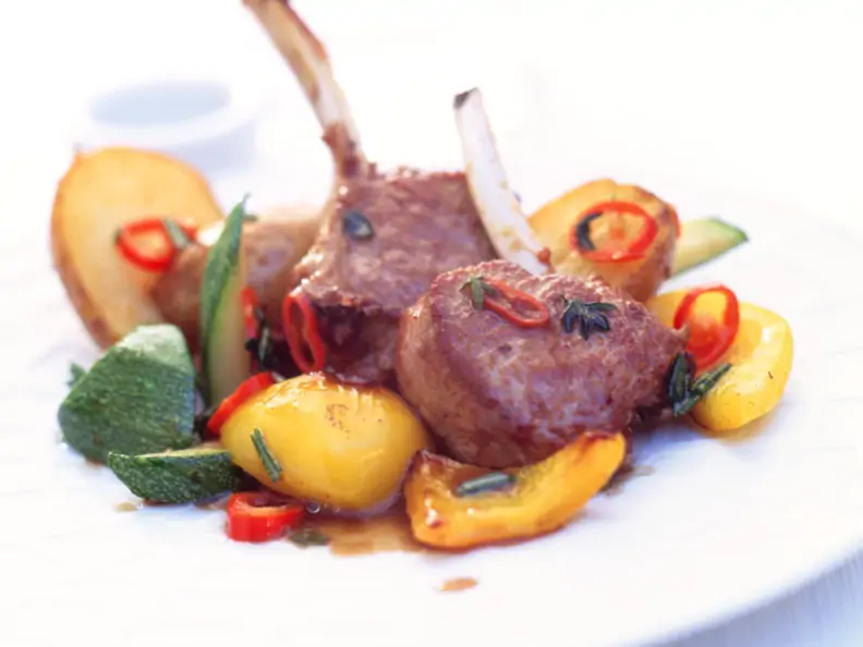 Lammkoteletts zu Chili-Kartoffeln