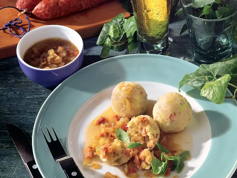 Schwälmer Klöße mit Zwiebel-Speck-Sauce