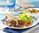 Marinierte Lammkoteletts mit Tomaten-Pfeffer-Dip