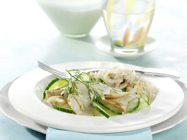 Hähnchengeschnetzeltes mit Gurke und Champignons