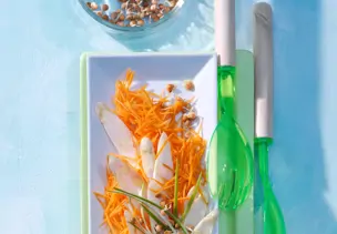 Möhren-Rohkost mit Spargel und Sprossen