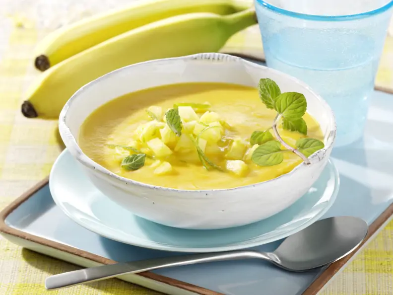 Möhren-Orangensuppe mit Ananas und Banane