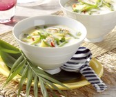 Kokosmilch-Hähnchensuppe mit Ananas