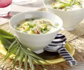 Kokosmilch-Hähnchensuppe mit Ananas