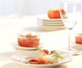 Weinbergpfirsich-Chutney mit Ziegenkäse