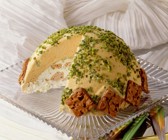 Eierlikör-Karamell-Eisbombe