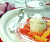 Limetten-Eis mit Zitrussalat