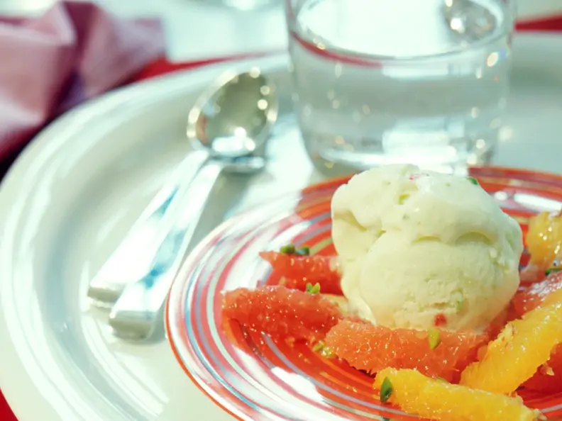Limetten-Eis mit Zitrussalat