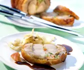 Spanferkelrücken mit Gemüse-Brötchen-Füllung
