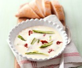 Weiße Spargelschaumsuppe
