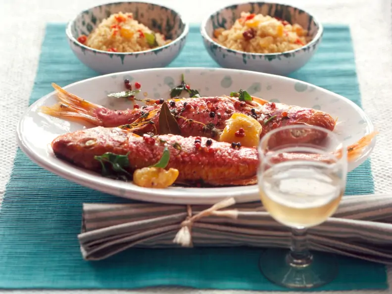 Rotbarben mit Rosinen-Couscous