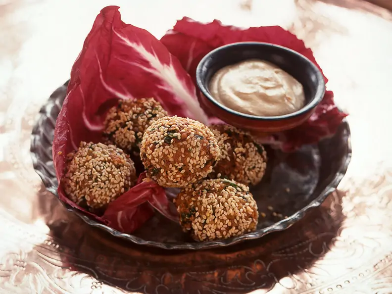 Knusprige Falafel mit Sesamkruste