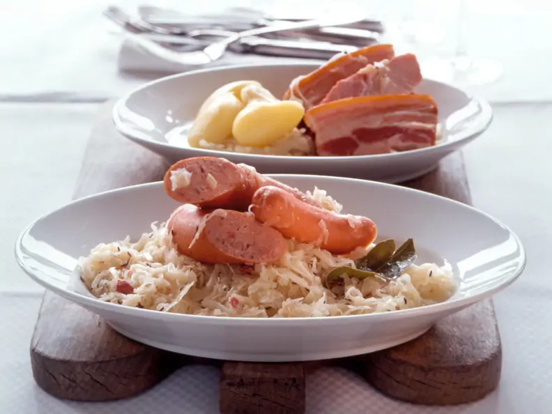 Elsässer Sauerkrautplatte (Choucroute garnie)