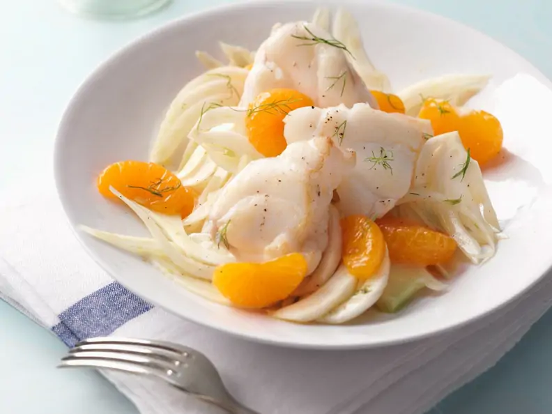 Fenchelsalat mit Seeteufel und Rosa-Pfeffer-Dressing