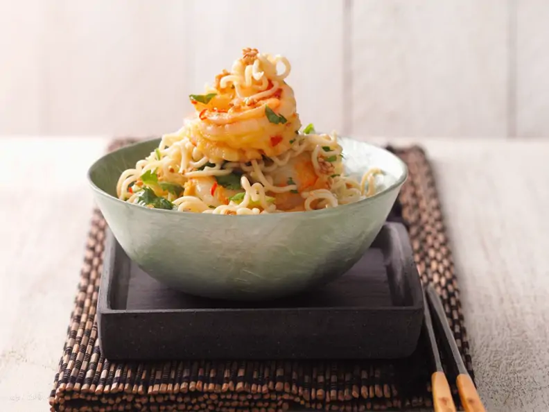 Sesam-Nudel-Salat mit Chiligarnelen