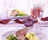 Lammcarrée mit Kartoffel-Fenchel-Püree und Erbsen