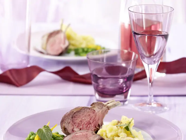 Lammcarrée mit Kartoffel-Fenchel-Püree und Erbsen