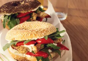 Bagels mit Hähnchen und Paprika