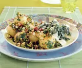 Nuss-Kartoffeln mit Spinat