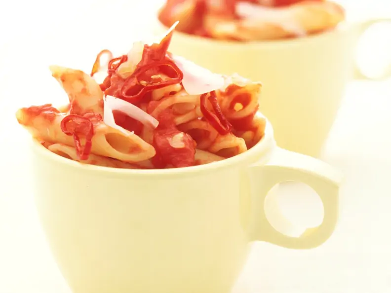 Penne mit Peperoni-Tomaten-Sugo