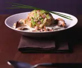 Wirsing-Semmelknödel mit gemischten Pilzen