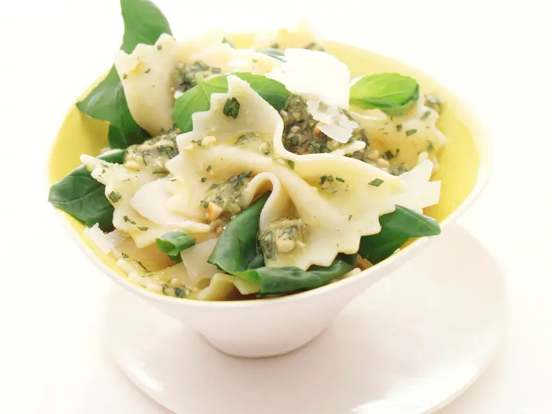 Farfalle mit Basilikum-Pesto