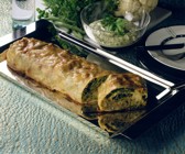 Gemüsestrudel mit Kräutersauce
