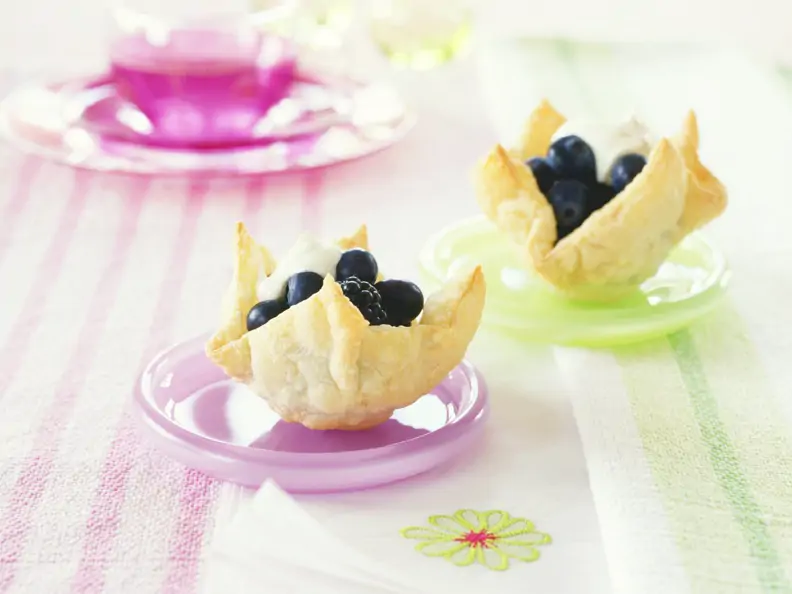Blätterteigkörbchen mit Beeren