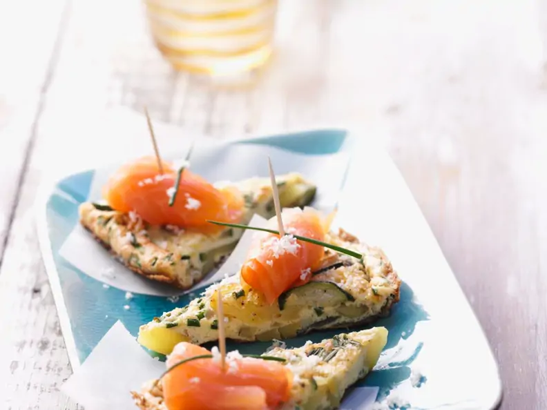 Zucchini-Tortilla mit Räucherlachs und Meerrettich